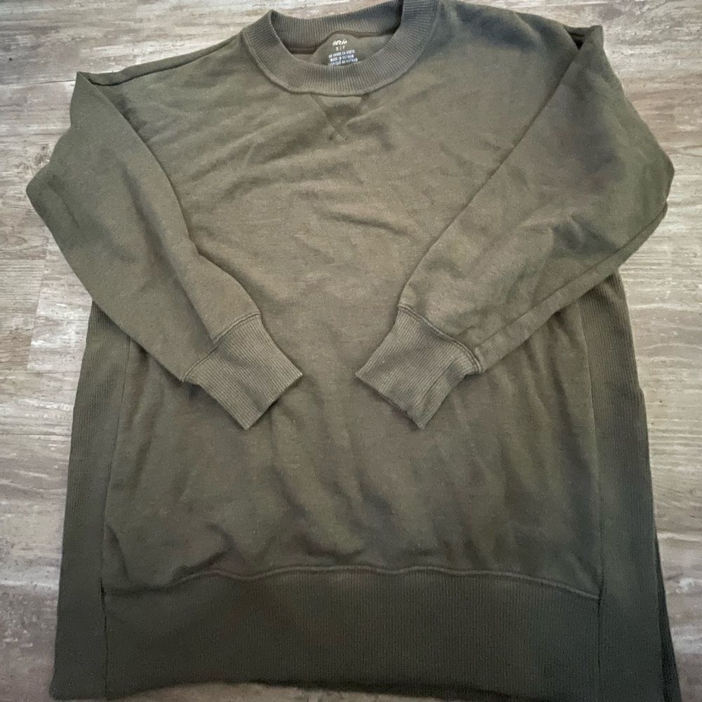 AERIE OVER SIZED Military Green Fuzzy Pullover with side  extra panel sz S